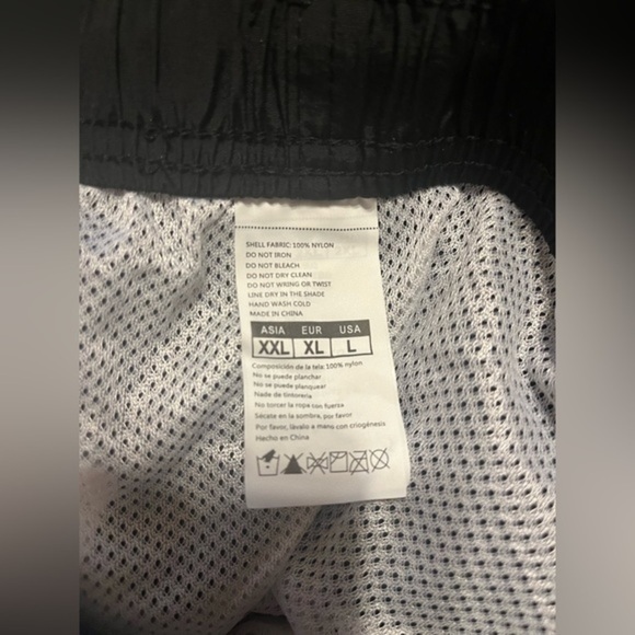 Men’s swimming trunks, size large - Picture 4 of 4